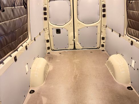 Used 2021 Mercedes-Benz Sprinter 2500 image 12
