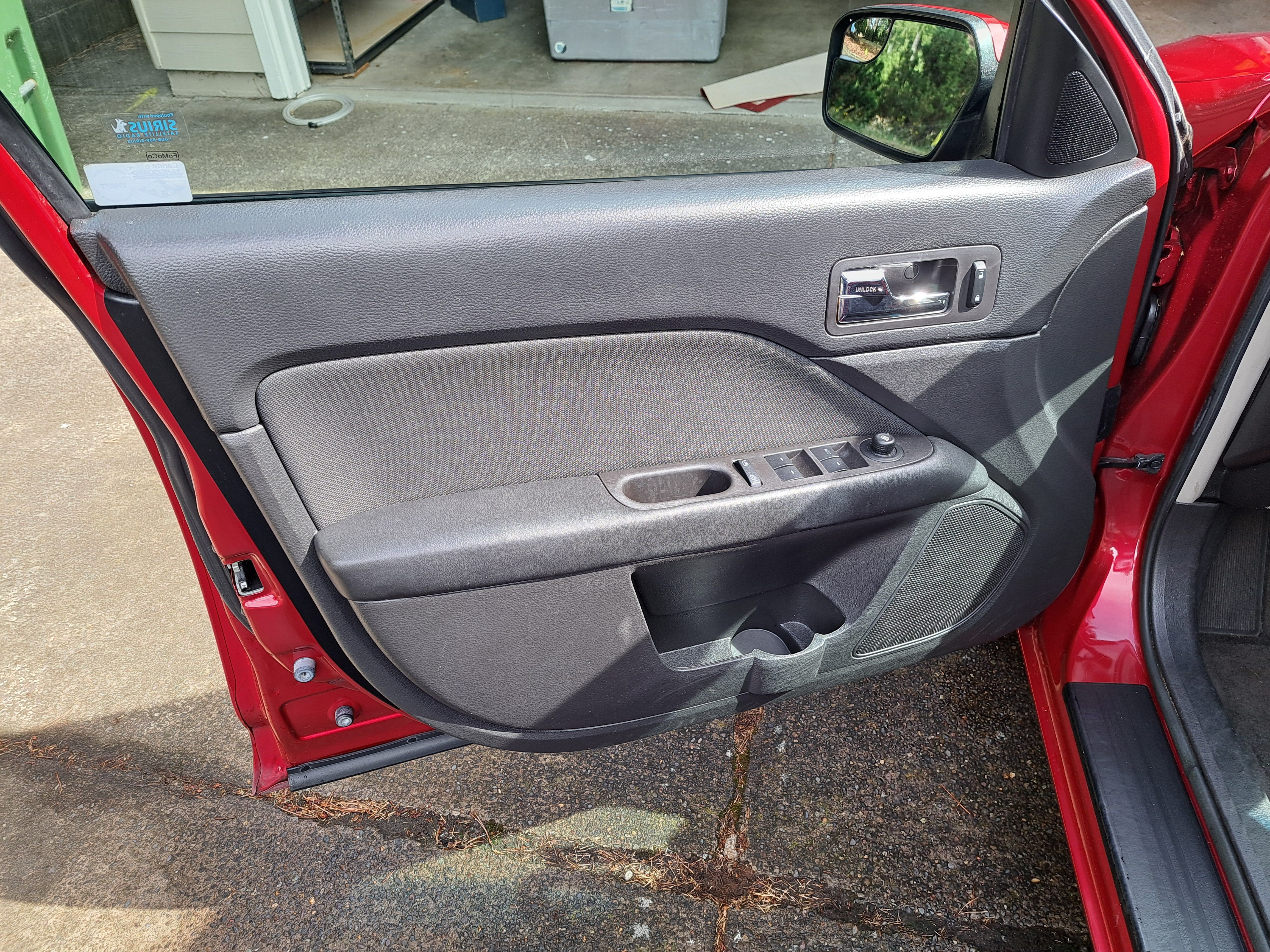 Used 2012 Ford Fusion SE FWD image 2