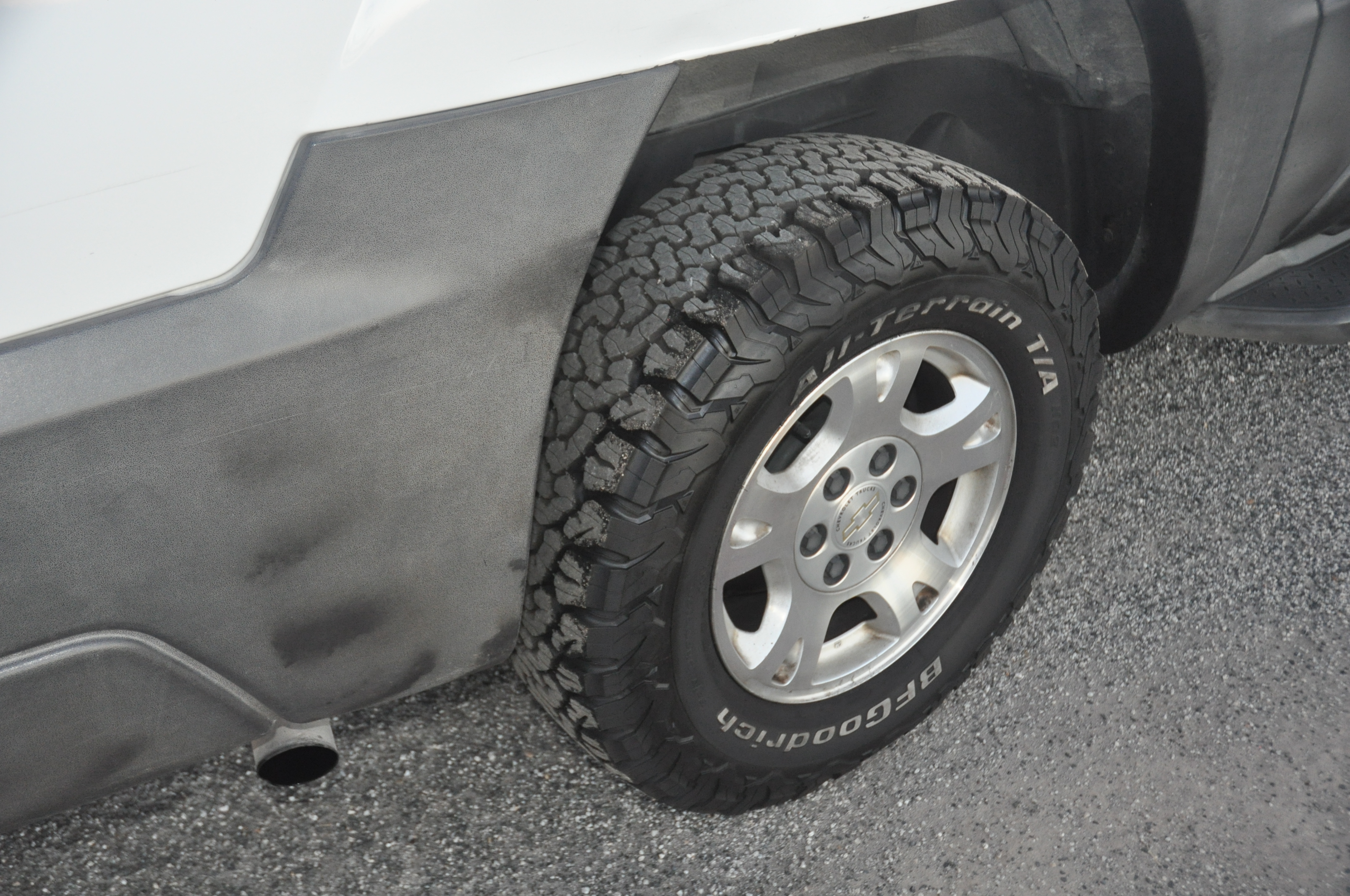 Used 2003 Chevrolet Avalanche 4x4 w/ Suspension Package, Off-Road image 14