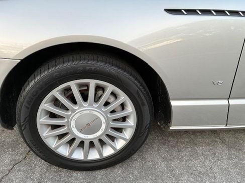 Used 2004 Ford Thunderbird image 12