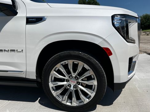 Used 2024 GMC Yukon Denali AWD/4WD image 22