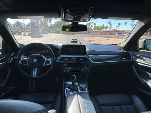 Used 2020 BMW 530i w/ M Sport Package image 9