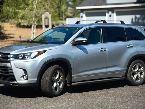 Used 2017 Toyota Highlander Limited image 1