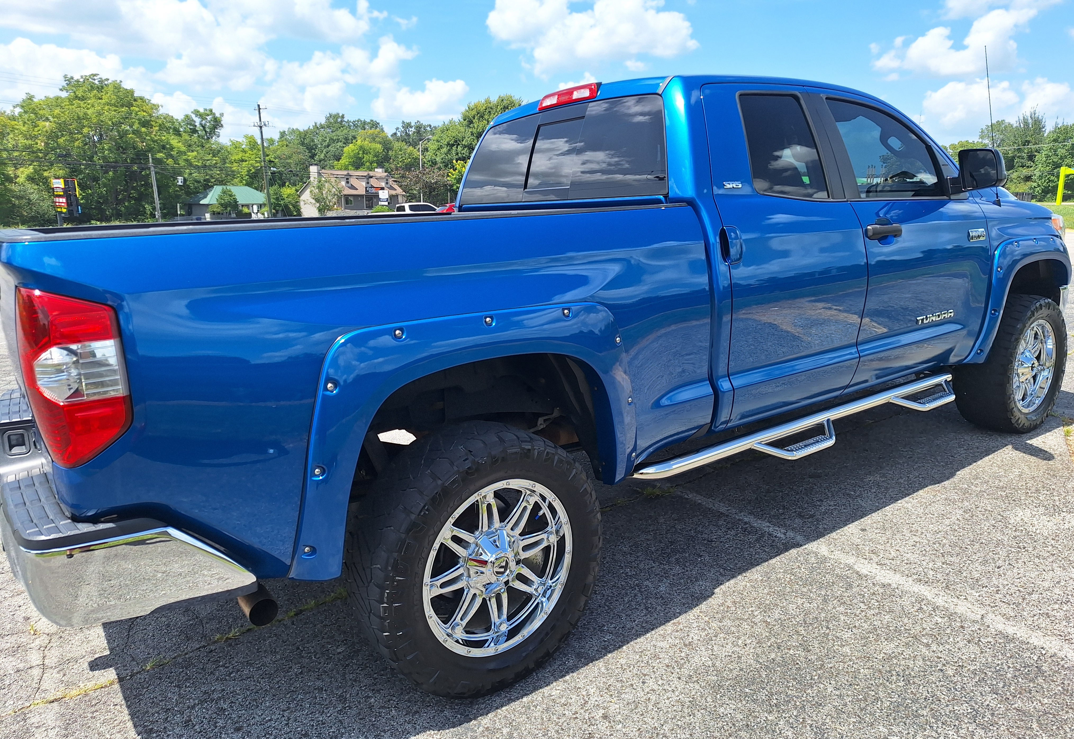 Used 2017 Toyota Tundra SR5 w/ SR5 Upgrade Package AWD/4WD image 8