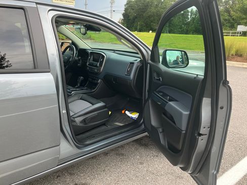 Used 2021 Chevrolet Colorado Z71 AWD/4WD image 17