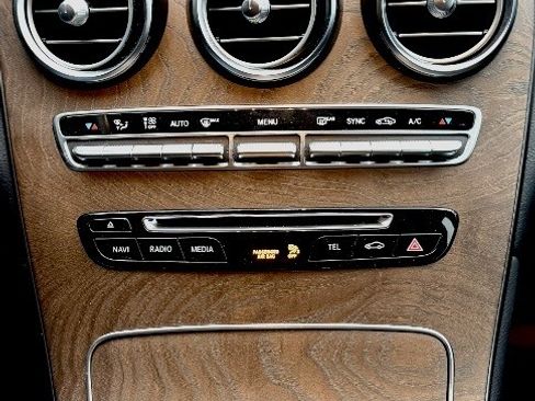 Used 2019 Mercedes-Benz GLC 300 4MATIC image 8