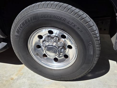 Used 2001 Ford Excursion XLT image 13