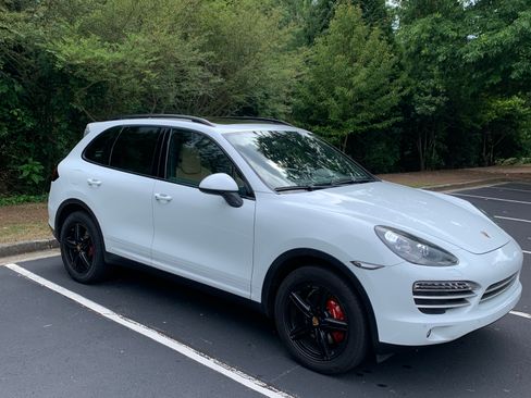 Used 2014 Porsche Cayenne Platinum Edition AWD/4WD image 5