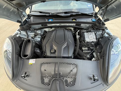 Used 2023 Porsche Macan image 13