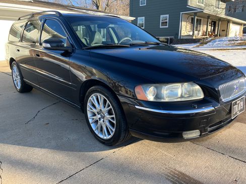 Used 2007 Volvo V70 2.5T image 1