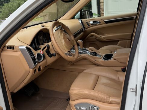 Used 2014 Porsche Cayenne Diesel AWD/4WD image 9