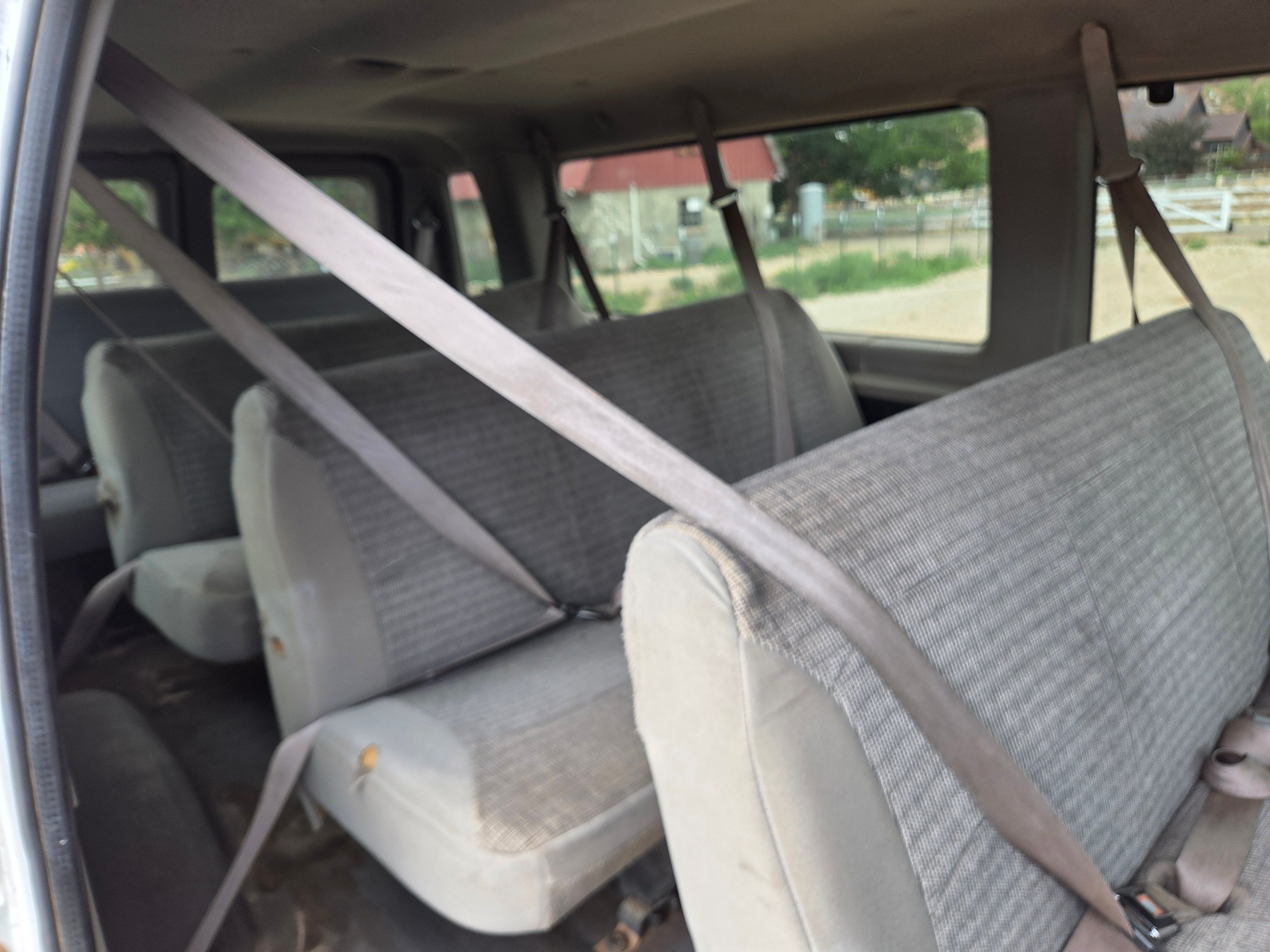 Used 2002 Ford E-350 and Econoline 350 Club Wagon RWD image 15