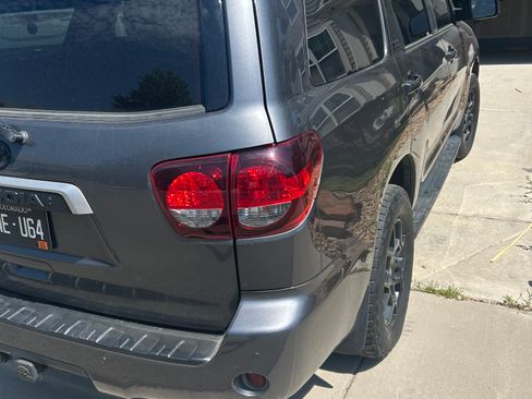 Used 2022 Toyota Sequoia SR5 AWD/4WD image 5