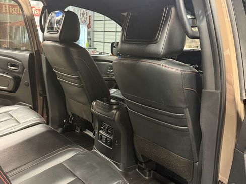 Used 2020 Nissan Titan PRO-4X w/ Pro-4x Convenience Package AWD/4WD image 16