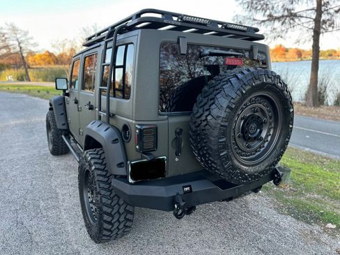 Used 2015 Jeep Wrangler Unlimited Sahara AWD/4WD image 4