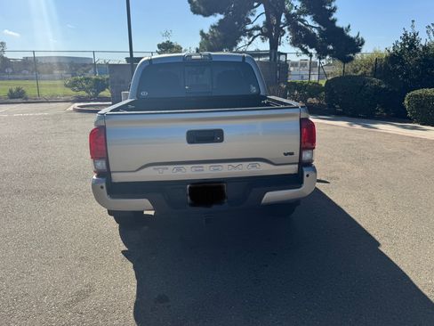 Used 2018 Toyota Tacoma TRD Off-Road image 10