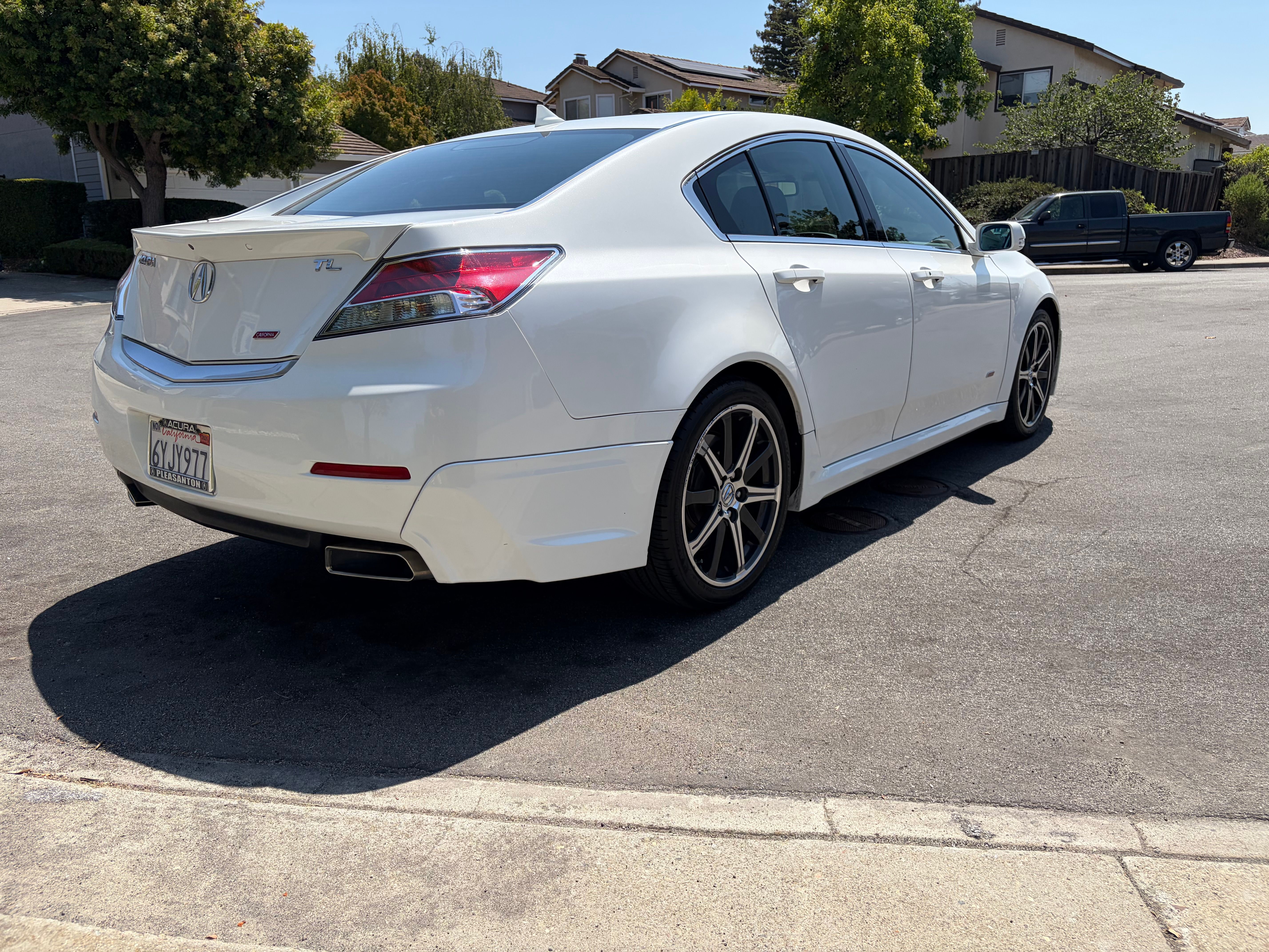 Used 2012 Acura TL w/ Technology Package FWD image 4