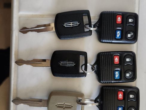 Used 2004 Lincoln Town Car Ultimate L image 31