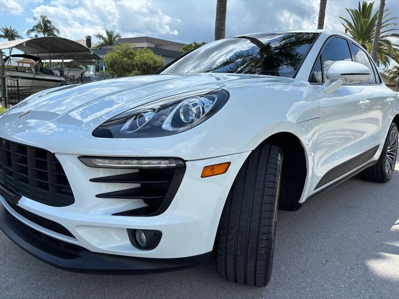 Used 2018 Porsche Macan Sport Edition AWD/4WD image 8