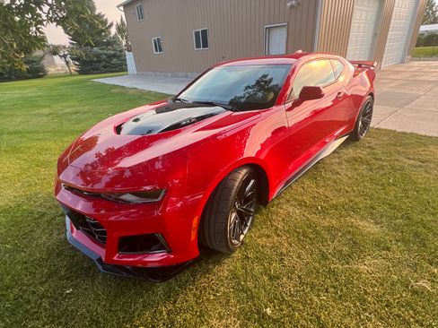Used 2019 Chevrolet Camaro ZL1 RWD image 4