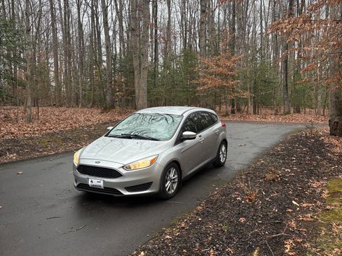 Used 2016 Ford Focus SE w/ SE Cold Weather Package image 1