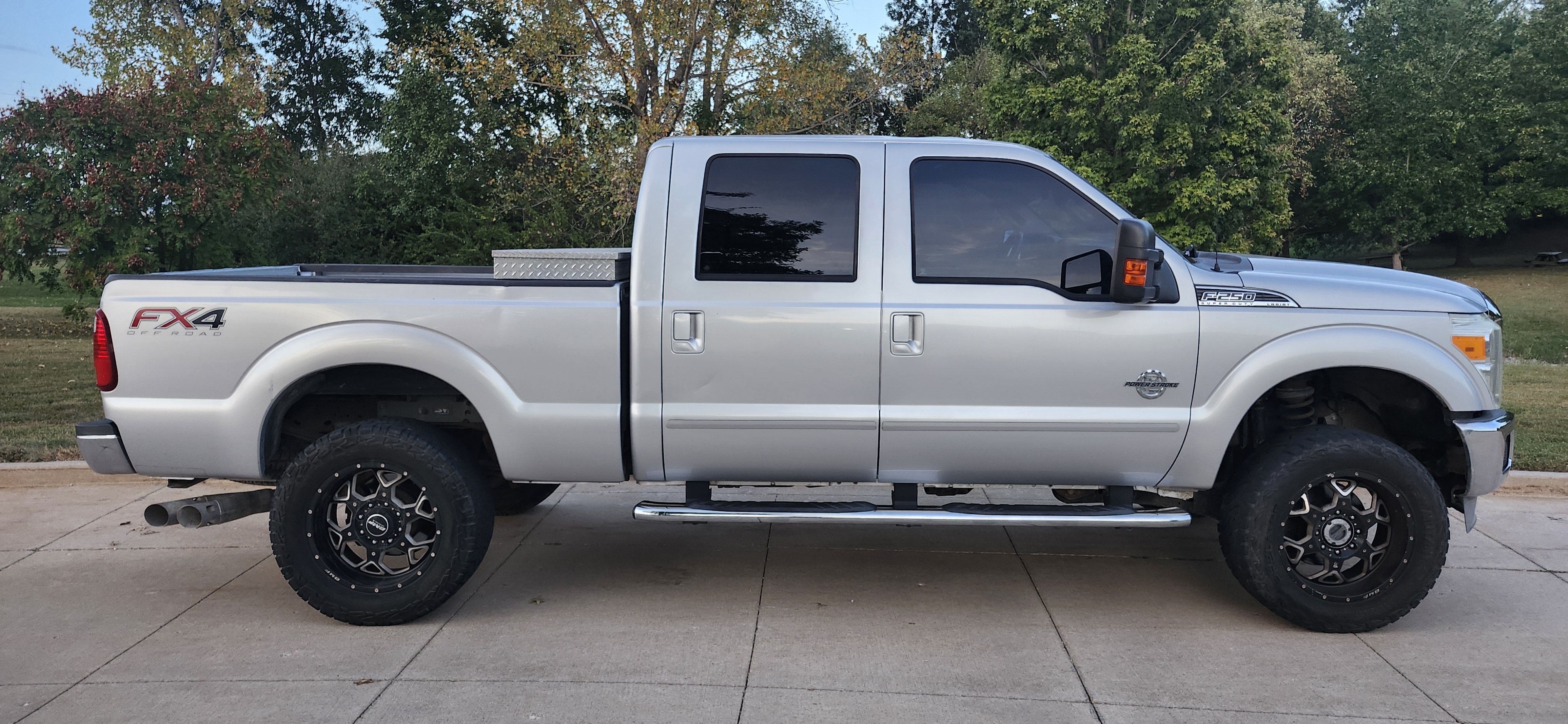 Used 2013 Ford F250 Lariat w/ FX4 Off Road Pkg AWD/4WD image 8