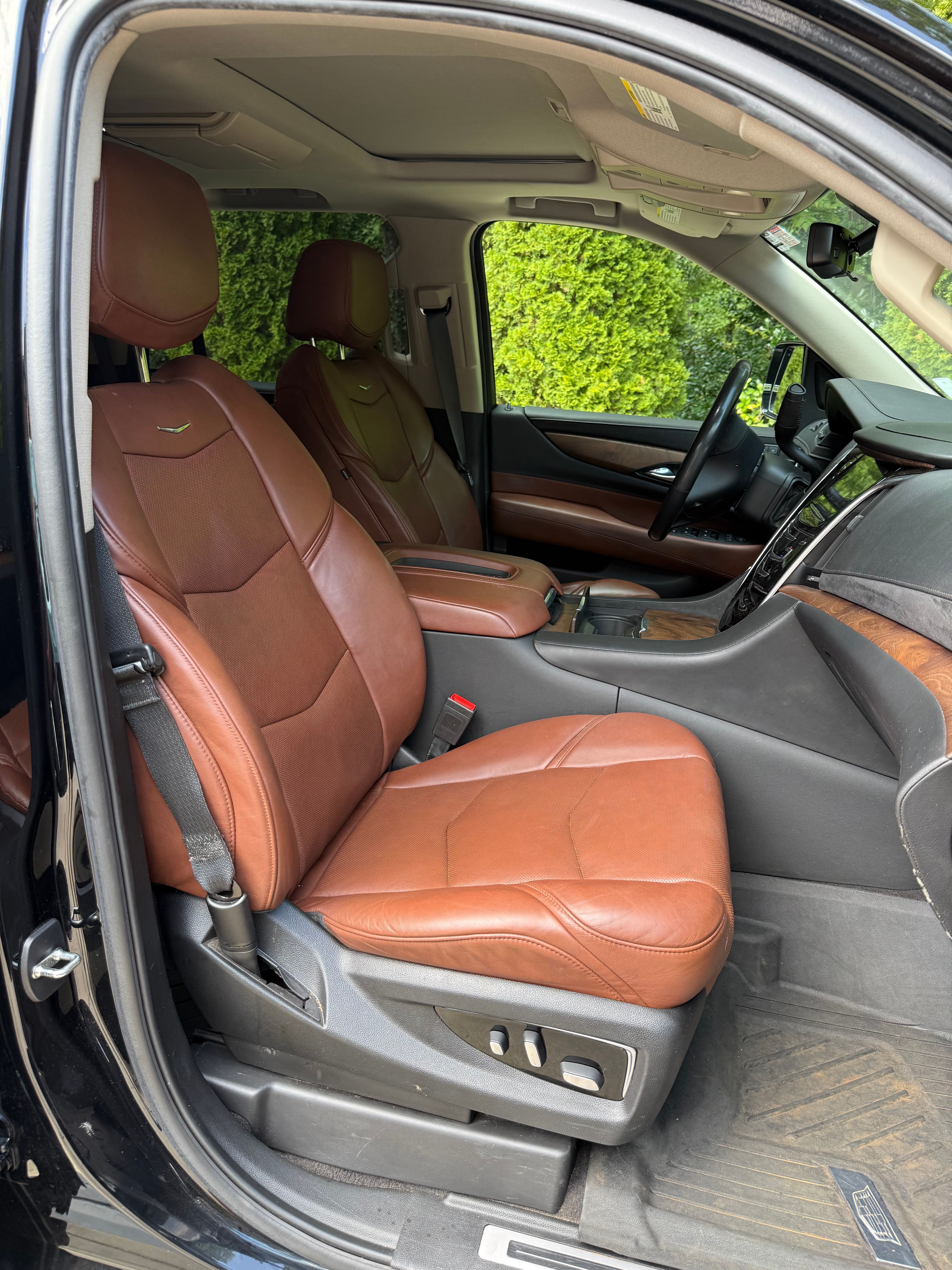 Used 2020 Cadillac Escalade Premium Luxury AWD/4WD image 9
