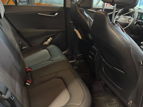 Used 2025 Kia Niro EX image 18