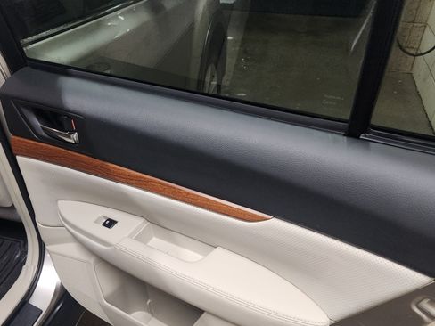 Used 2014 Subaru Outback 3.6R Limited w/ Moonroof Package image 26