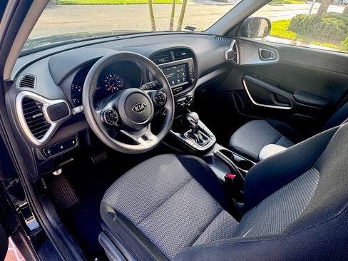 Used 2021 Kia Soul LX FWD image 10