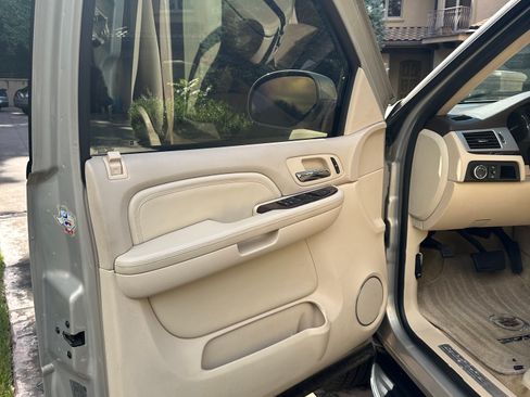 Used 2007 Cadillac Escalade AWD w/ Information Package image 22