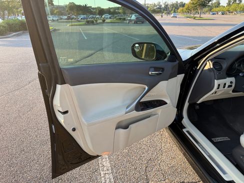 Used 2013 Lexus IS 250 AWD w/ Luxury Plus Pkg Value Edition image 10