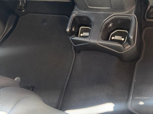 Used 2018 Jeep Wrangler Unlimited Sport S AWD/4WD image 24