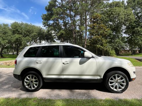 Used 2008 Volkswagen Touareg V6 AWD/4WD image 4