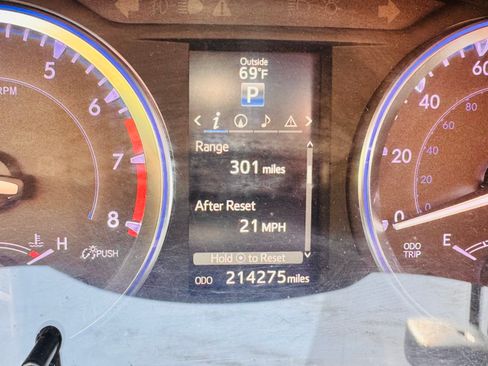 Used 2014 Toyota Highlander XLE AWD/4WD image 4