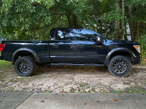 Used 2017 Nissan Titan PRO-4X image 2