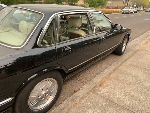 Used 1995 Jaguar XJ Vanden Plas image 6