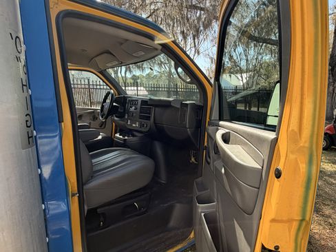 Used 2015 GMC Savana 3500 Van Cab-Chassis 2D image 13