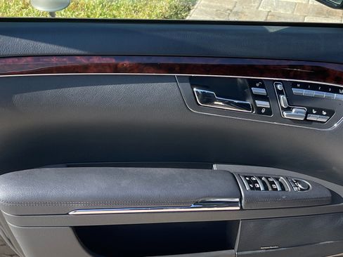 Used 2011 Mercedes-Benz S 550 4MATIC image 14