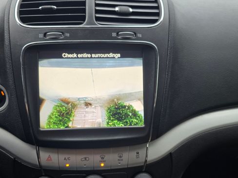 Used 2014 Dodge Journey SXT w/ Flexible Seating Group image 9