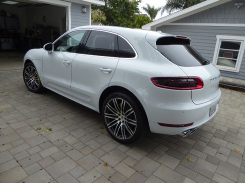 Used 2017 Porsche Macan Turbo image 4