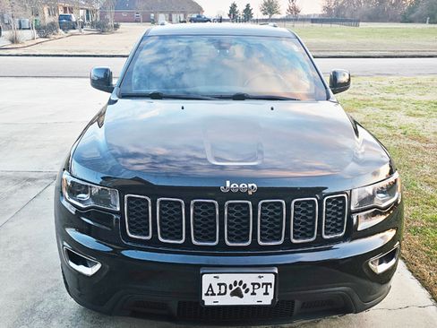 Used 2020 Jeep Grand Cherokee Laredo image 5