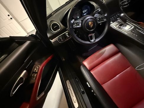 Used 2019 Porsche 718 Cayman S image 8