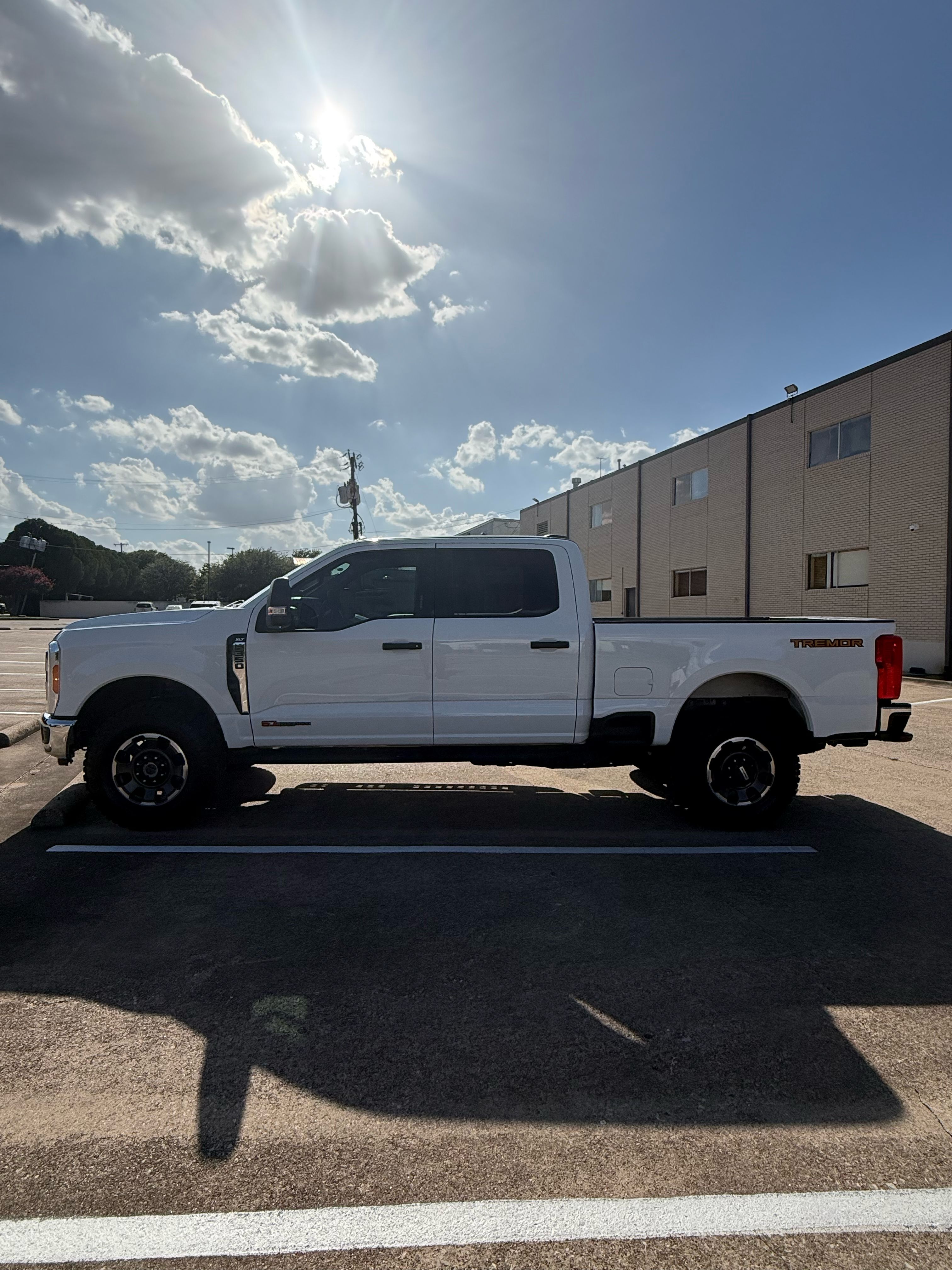 Used 2023 Ford F350 XLT w/ Tremor Off-Road Package AWD/4WD image 4