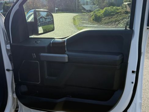 Used 2016 Ford F150 Platinum w/ Equipment Group 701A Luxury image 24