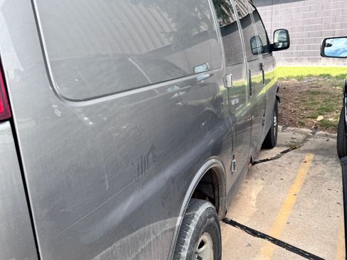 Used 2013 Chevrolet Express 2500 Van 3D w/ Power Package image 6