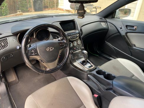 Used 2013 Hyundai Genesis 2.0T image 8