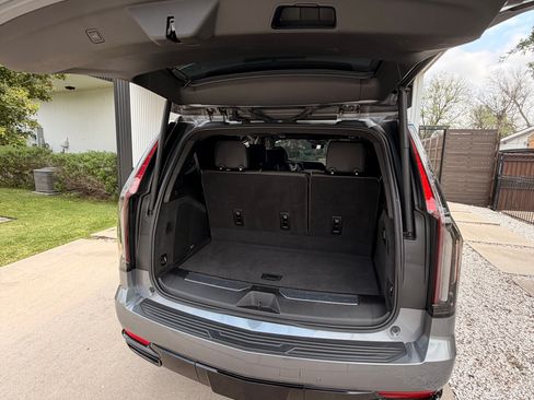 Used 2021 Cadillac Escalade Sport Platinum image 9