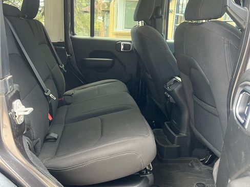 Used 2023 Jeep Wrangler Unlimited image 9