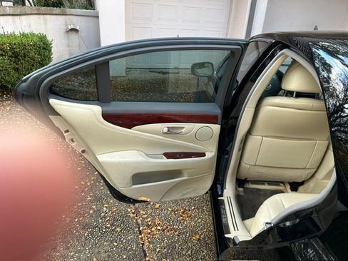 Used 2010 Lexus LS 460 image 9